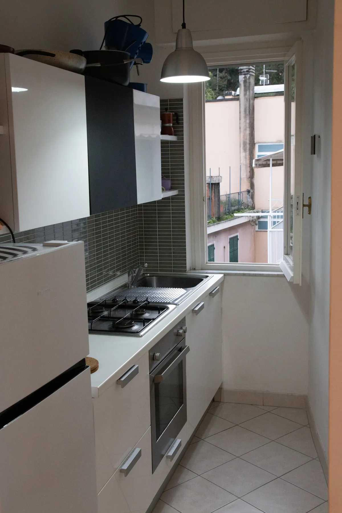 Equipped kitchen at Onde & Relax holiday apartment